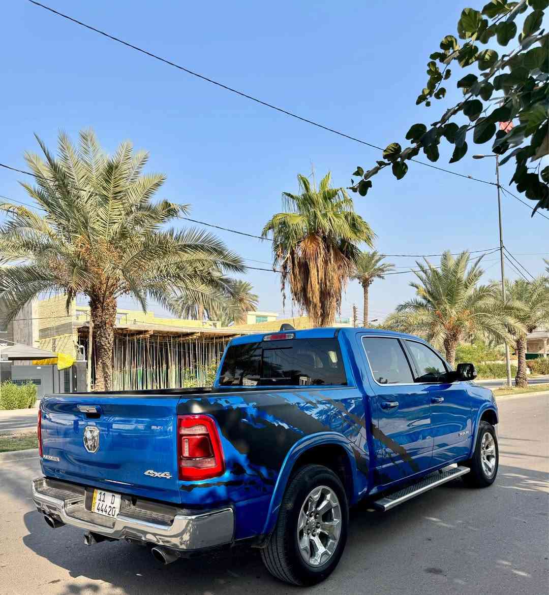 دوج رام لارامي 2021 فول مواصفات 
وارد امريكي حادث بنيد بدون ايرباك
V8 5.7

مواصفات 
فتحة سقف بانوراما 
شاشة جبيرة وكاميرا
داخل جلد وكنتار
مقاعد كهرباء وخزن ميموري
تدفئة وتبريد بالمقاعد
هاند بريك دكمة
مرايات شفط كهرباء
مودات قيادة متعددة
وبعد بيها مواصفات هواية
مكان السيارة بغداد السيدية
*********** بغداد, العراق
