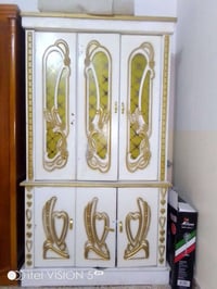 خشب ثقيل • مصبوغ أبيض • خزانة