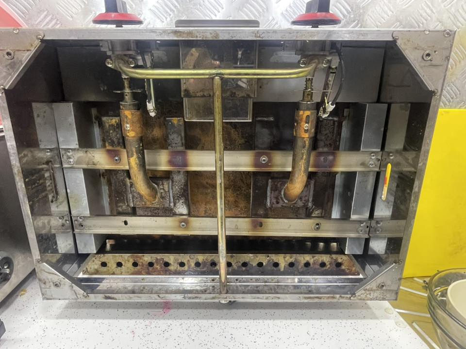 كرل بركر وكابسة صاج جديد يرادله بس تنضيف وشوفت عينكم ريده 225 وبي مجال حك جيه مكاني بغداد الكريعات ***********
