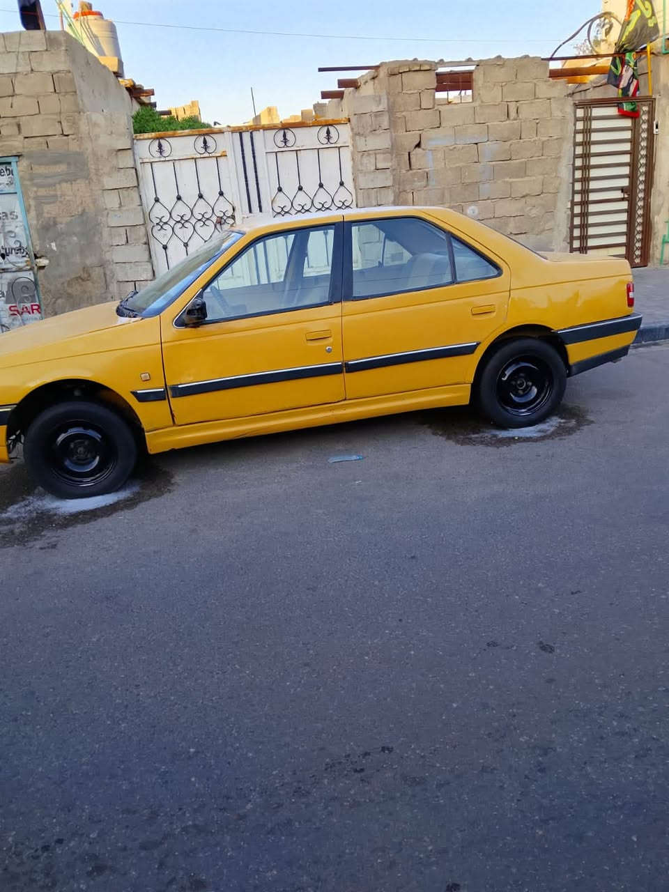 السلام عليكم بيجو 405 للبيع مكينه وكير خير من الله تخم تاير حداديه كلش حلوه كهربائيات كله شغاله تبريده رادله بس غاز غرفته رادله  دوشمه  راعيه ما اندله ابيع كوم حديد سعره 15$ بكاني البصره القبله  ***********
