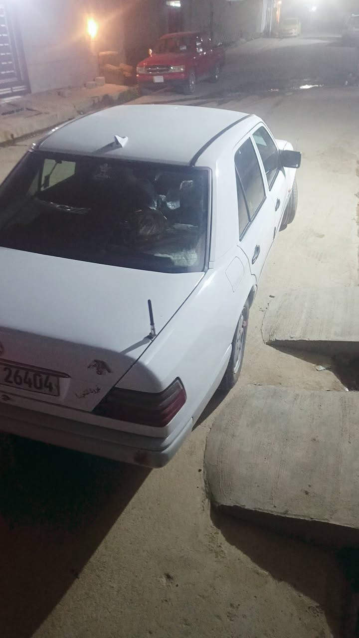 مارسيدس دب حجم 3000موديل 88 محدث 92 كير ومحرك بطه 3000 تبريد ثلج غرفتها جديد  صبغ للجماليه بدون ضرر بدون خياس قواعد دبلات سليمه سياره جاهزه رقم اربيل دولي سنويه هزه ليغايه2029 بطاقه بنزين هم بيهه بسمي شرط تحويل سعر68بي مجال مكاني كركوك رقم ***********
