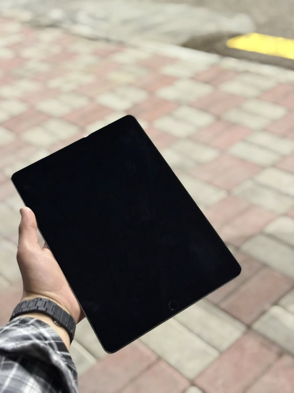 السلام عليكم للبيع أو مراوس 

ايباد 9 بلادي
ذاكره64 
جديد بمعنى الكلمه 
كامل ملحقاتةة 
مكاني الرمادي التاميم 
السعر230 
الهاتف ***********
