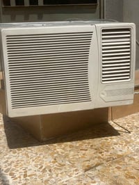 مكيف توسوت 2 طن  مال باله للبيع شغال وعالفحص 07726845679 مكان المشتل