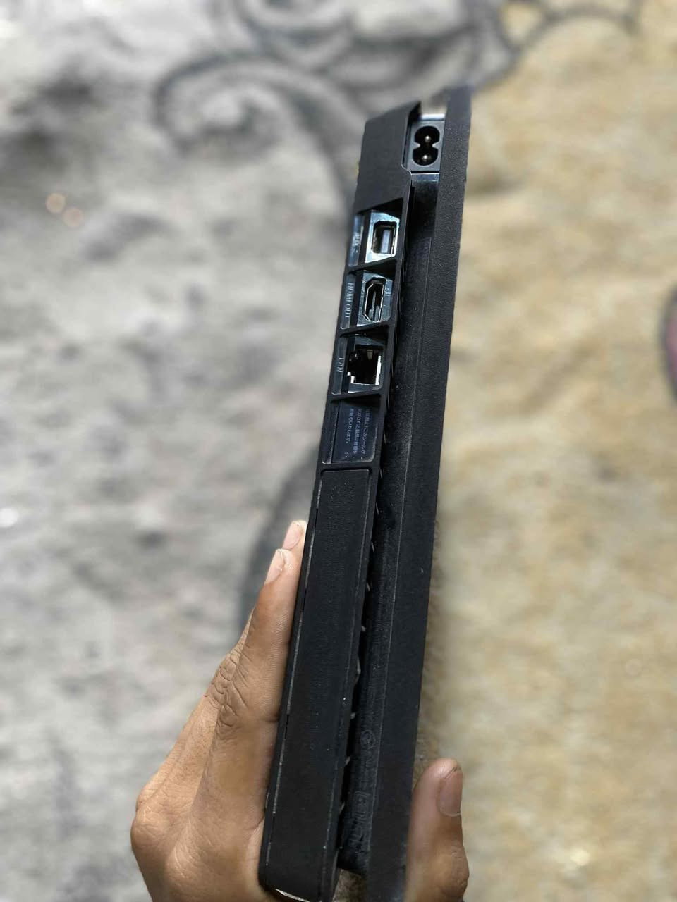 سلام عليكم . ابلي 4 سلم 500GB للبيع معه قرص فيفا 23 وgta وبتلفيلد 43 وجوستك 2  شرط الفحص وضمان مامفتوح ابد ونضيف مكاني بصره زبير رقمي *********** سعر نهائي 250
