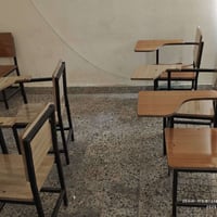 اغراض معهد تدريس للبيع  ستول عدد 40 رحلة صغيرة 15 مروحة سقف 6 سبورات 6...