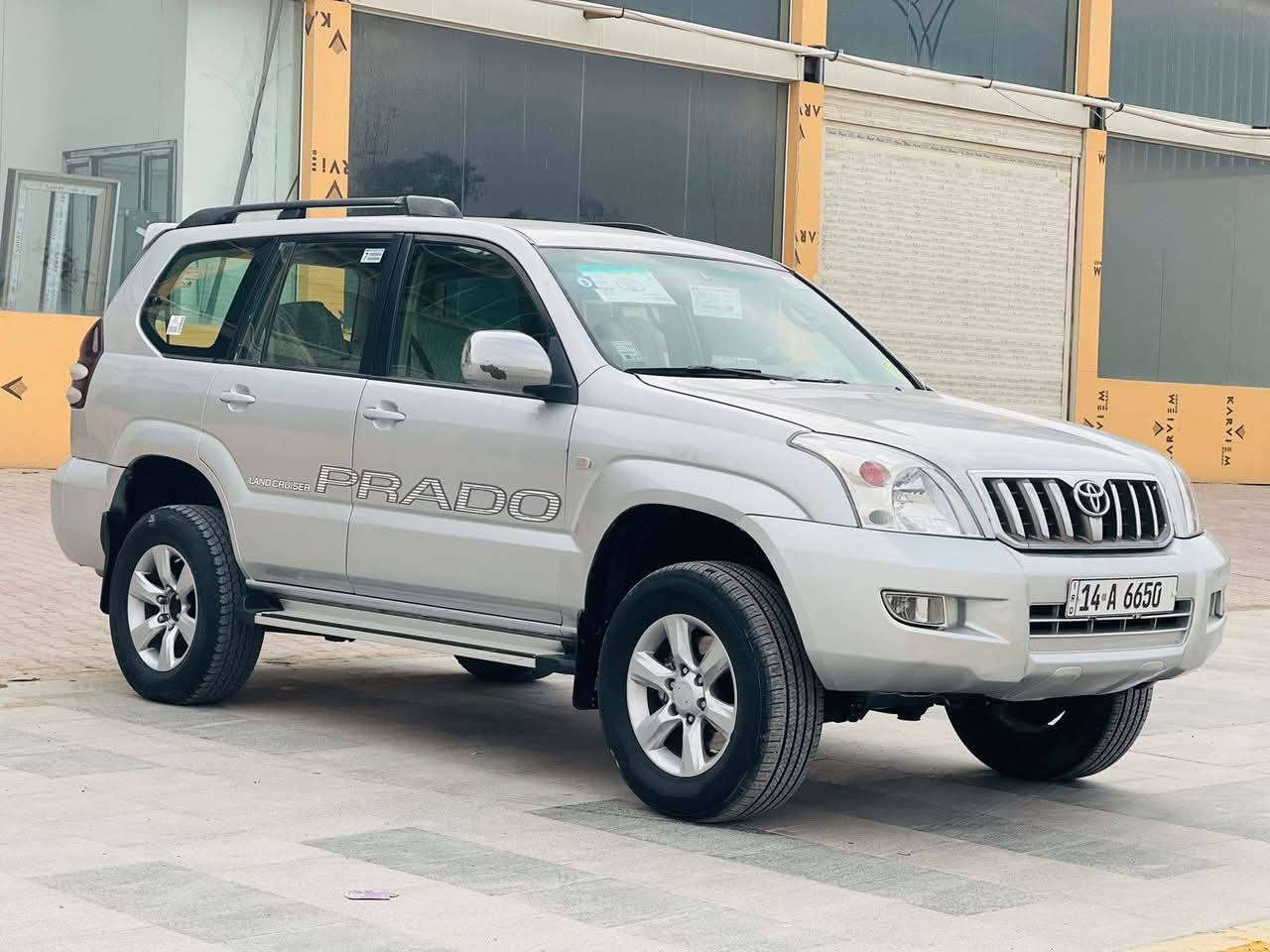 السلام عليكم
سياره برادو 2006 سياره مكفوله رقم انگليزي باسمي مداور ثاني يوم

سياره مكفوله ما عدا طخه بسيطه يم قبق البانزين 
كامرا خلفيه 
شاشه الكتروني 
طخم تاير جديد 
مكينه وكير نضيفات 
للتواصل الاتصال برقم..    ***********
