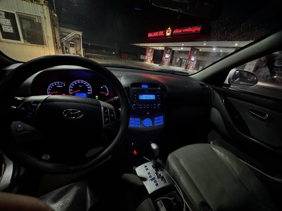 ئاڤانتی ٢٠٠٩ سلڤەر بێ مەسرووف بێ تەقەو ڕەقە  سەقفی بێ بۆیاخ لێدراویشی نیە حاسەیە گێچ وەنەوشە کوشن هیتەرە  بەشەرت گێڕوو مەکینە یەک مەسرووفی تێدا نیە بەس لێ خووڕە و حاقت نەبێت نرخیشی ٤٨ و مەجال  
ئەوەش ڕەقەم تەلەفۆن   چوارقوڕنە ***********
