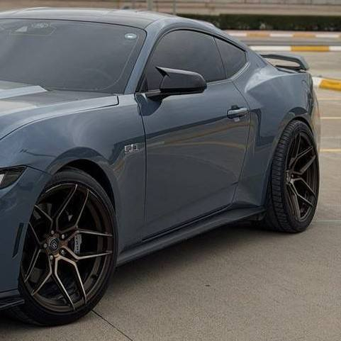 فورد موستانك GT 5.0 
الموديل : 2024 
اللون : سمنتي ( اللون الجديد )  
رادار جانبي 
رادار امامي 
داخل اسود جلد 
كير 10 نمر
كشنات تدفئة وتبريد 
اكتف كزوز 
هندبريك بصمة 
تحديد مسار 
مري حساسات 
ستيرن تدفئه
شاشة الكتروني داخل الجديد متصل بالكامل
شفتات ستيرن 
ليد داخلي 
اوتو هولد 
6 مودات قيادة 
عداد الكتروني 
حساسات 360 درجة امامي وخلفي 
كاميره خلفيه
كروس سرعه 
المسافه المقطوعه : 10000mi مايعادل 16000 كيلو 
الضرر : جاملغ السكن وباب السكن صبغ وجاملغ السايق كلير فقط وبيها ملاحظتين صغيره بخصة بكد الاصبع بالبنيد وشبر بالجاملغ الخلفي بارد السيارة فقط ايرباك تكمة بدون سيترن وبدون دشبول

السيارة مناقصها ولا درهم صرف لادهن ولا دسكات ولا اي ملاحظة كير ومحرك بشرط 
*** السيارة رقم اربيل  وعنوانها اربيل - ERBIL 
للتواصل : 
***********
***********
