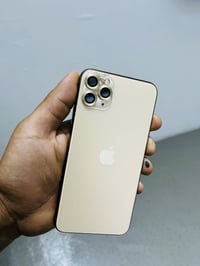 آيفون ١١برو ماكس ذاكره 256بلادي وتر الجهاز بس بي كسر بضهر شويه بطاريه ...