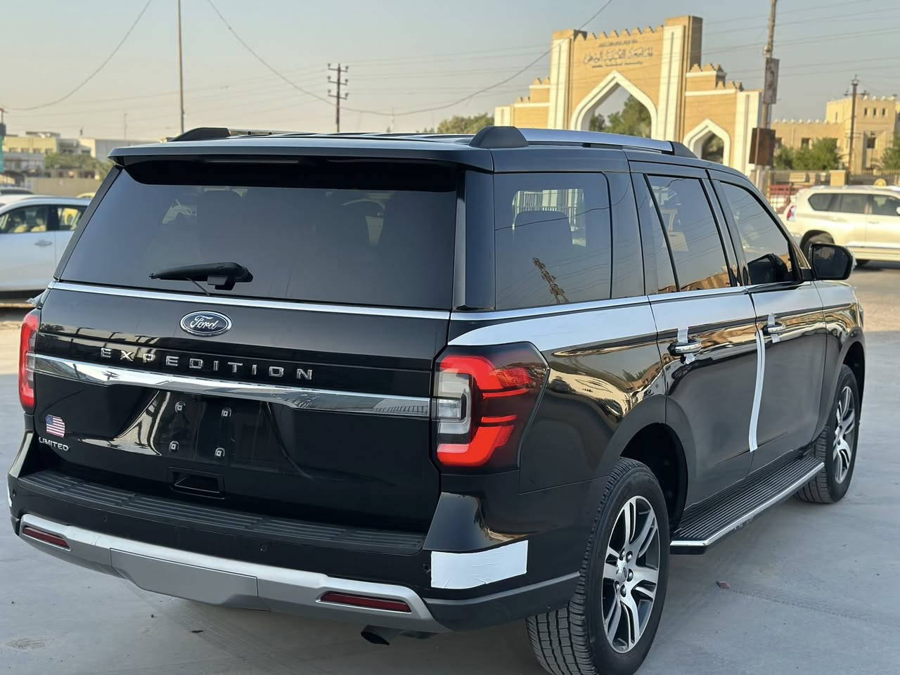 للبيع او مراوس
فورد اكسبديشن 

موديل (2022) 

لمتدد 1/1 

داخل احمر 

بانوراما 

6 سلندر تيربو 

7 راكب كشنات منفصل 

ثلاث قطع تبريد 

تشغيل عن بعد 

صندوق كهرباء 

كشنات تتفئه تبريد 

حادث تبديل جاملغ وبنيد فقط 

السعر (300) وبيه مجال 

الاتصال (***********)
