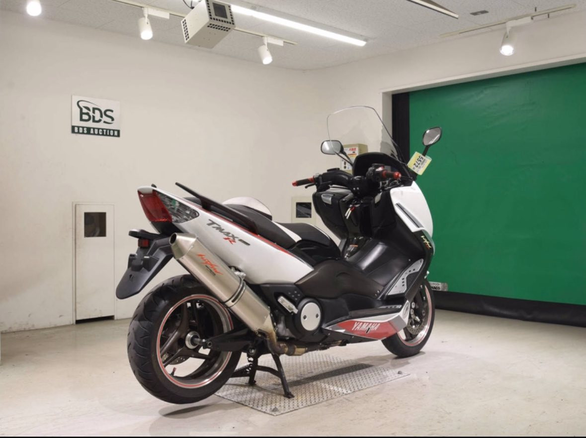 السلام عليكم معرض حب المعلمين لتجاره الدراجات الناريه للبيع بل نقد والتقسيط المريح يالله 
تي ماكس 2011 وايت ماكس اصل
حاله الدراجه كفاله من شخط
ممشى الدراجه 16 الف 
مواصفات الدراجه ABS مانع انزلاق 3 اسويجات كفر اصلي صلنصه اصليه تدفئه يدات الدراجه بحاله الوكاله 
للراغب بشراء الاتصال على الرقم ***********
