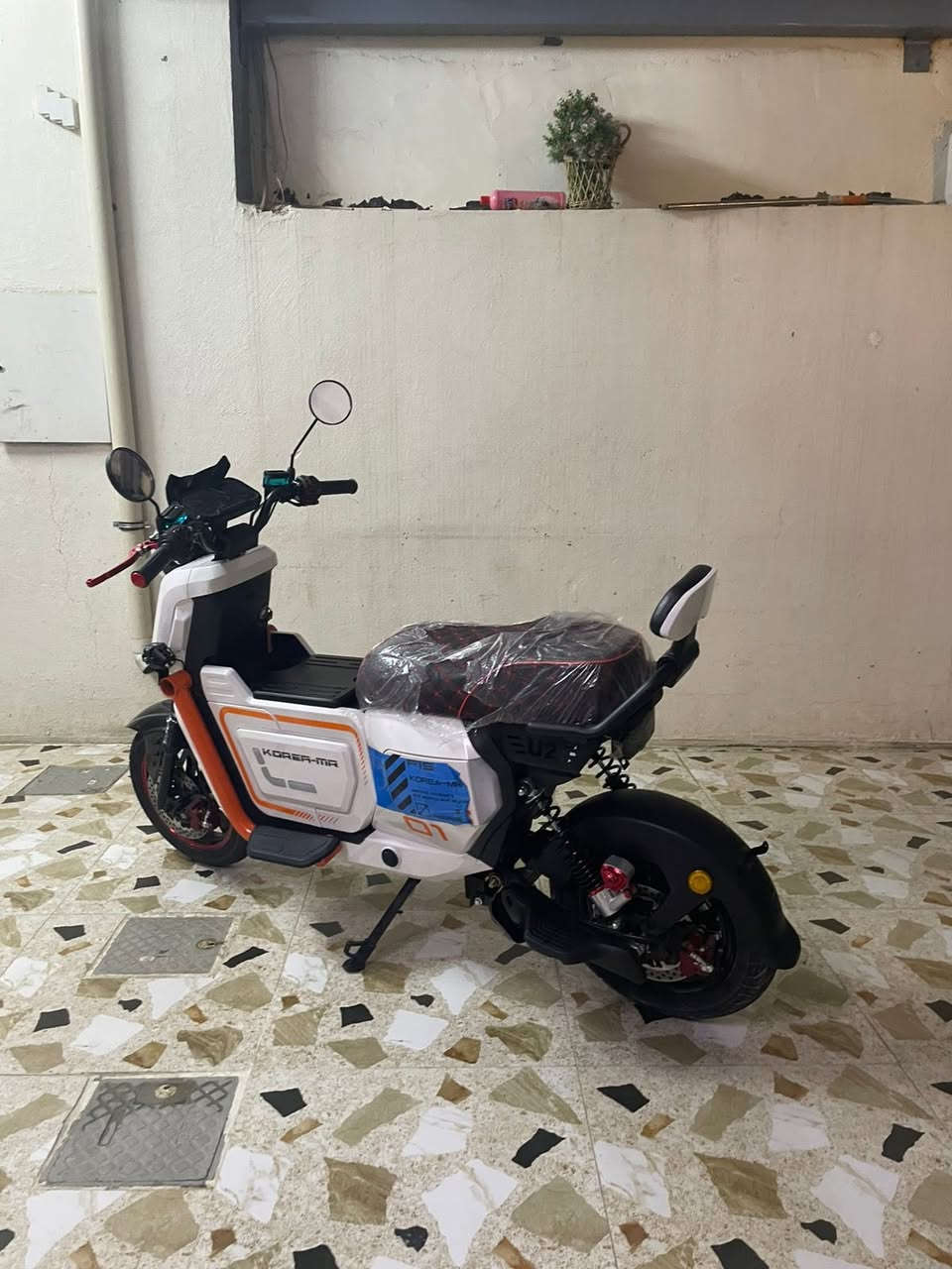 سلام عليكم دراجه f15 صارلها 27يوم طالعه لازكات شركه بعدها دراجه زيرو بعده ماماشيه قليل مشحونه 5مرات بطاريه ليثيوم ملف 3000 دراجه قويه بمعنه كلمه سرعه100 حقيقي🔥 سعر 900 وبيه مجال احسن من ما تشتري من المعرض بمليون هاي ارخص مراوس حسب لقناعه***********
