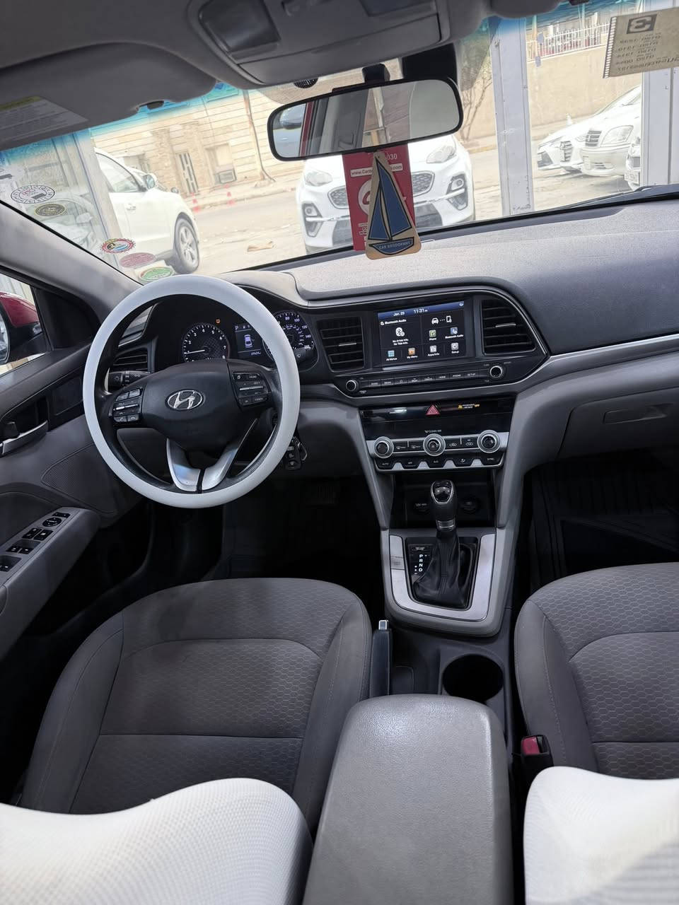 الانته -2020-حادث موضح بالصور قطعتين صبغ فقط السياره كلش جديده او مخدومه كفاله كير مكينه صدر مكان السياره بغداد 140$ او بيه مجال بسيط -***********
