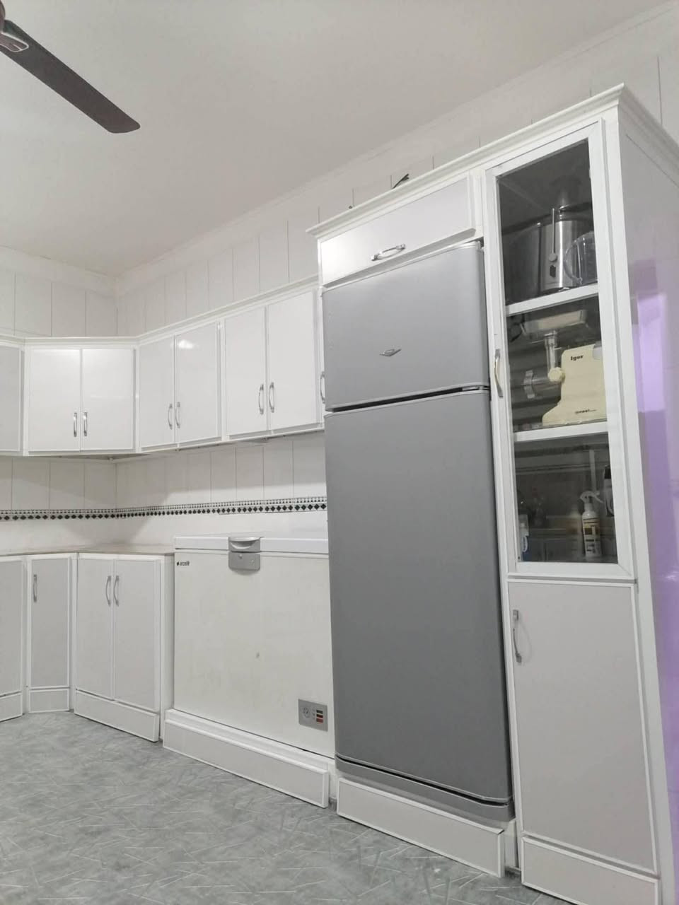 كاونترالمليوم قياس14متر فول فول نضافه سعر675الف مكان كلار
***********
