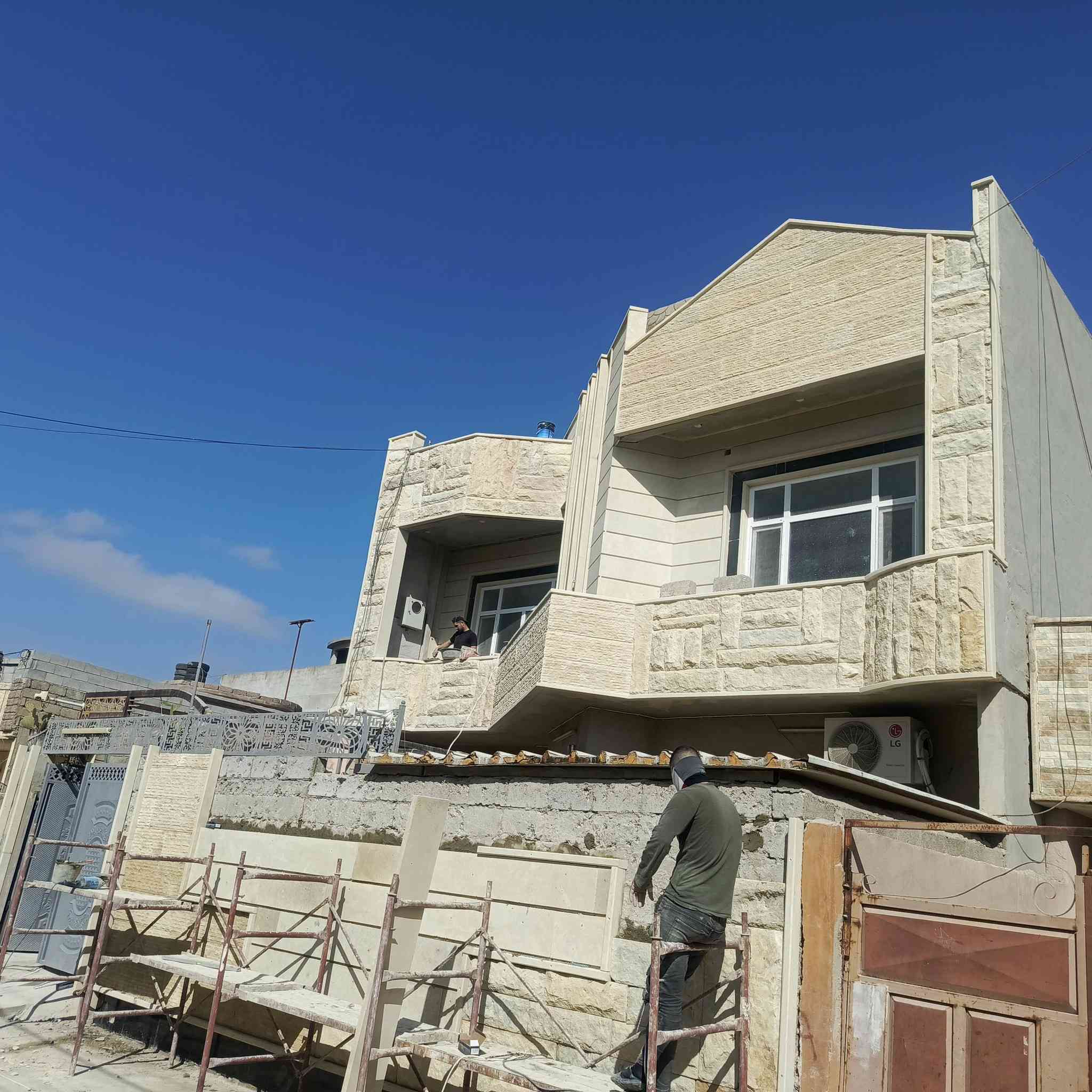 السلام عليكم اني مقاول ابني الهيكل 100متر طابق واحد ب10مليون طابقين هيكل 100متر ب19مليون 150متىر هيكل طابق واحد ب15مليون طابقين هيكل 150متر ب28مليون نستقبل كل المساحات والترميم اي ستفسار مراجعة المكتب أو الاتصال علا الارقام التاليه *********** أو *********** أو واتساب
