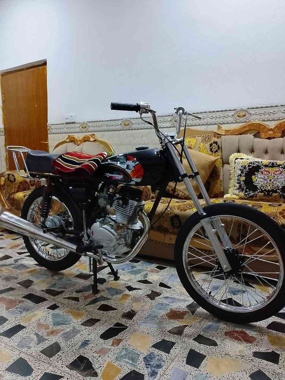 سلام عليكم
دراجة سيجي ام الحربة صالي سبوع من امعمره اوراق سكنر بعدها عل سحك شوفت عينك والدراجة خير من اللة مكاني كوت عزيزية الرقم ***********
