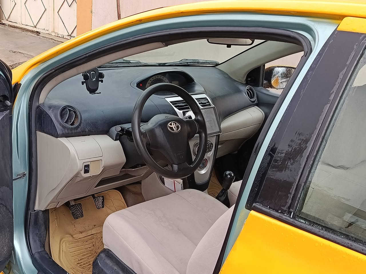 يارس 2008 كيرعادى
ره قه موو سه نه وى تازه 
تاقم پيش تازه داگيراوه
ده فته ر به نزينى هه يه 
سعر 75گه لاو معمه له
گيرو مه كينه ى به شه رت 
***********
شوين چه مچه مال
