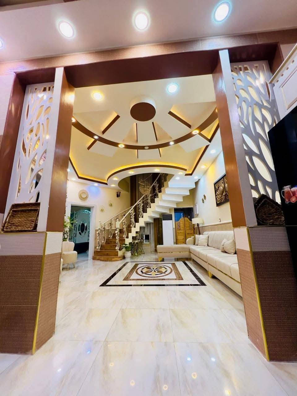 #السلام عليكم
#دارللبيع مع الأثاث 
#تكريت حي القضاة 
#مساحه ١٧٥م واجه ٨،٧٥ ونزال ٢٠
#شارع ١٠
#طابقين
#٤غرف نوم 
#بناء درجه أولى 
#الدار كله سحب
#الأثاث فول الفول 
#الاستفساروالاتصال 
***********
***********
 #مكتب ارض الأحلام للعقار #تكريت #شارع #الأربعين #قرب #فندق #بلازا #نستقبل #عروضكم #بيع وشراء #الاراضي #والدور #السكنية #وتجاريه في #تكريت وجميع #محافظات #العراق
