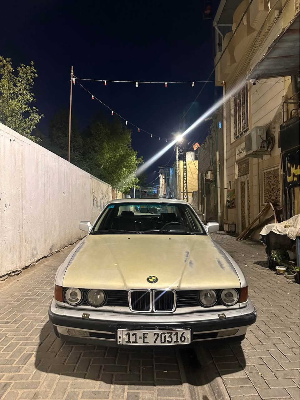BMW 730i 
موديل 1992 .مكينه 3500 بلاد .السياره جاهزه من كلشي كير ومكينه خير من الله . تبريد ثلج قطعتين. حداديه جديده خلفي وامامي . السياره مال جناي 
رقم بغداد السياره بأسمي 

توصل ..
***********
*********** البصرة, العراق
