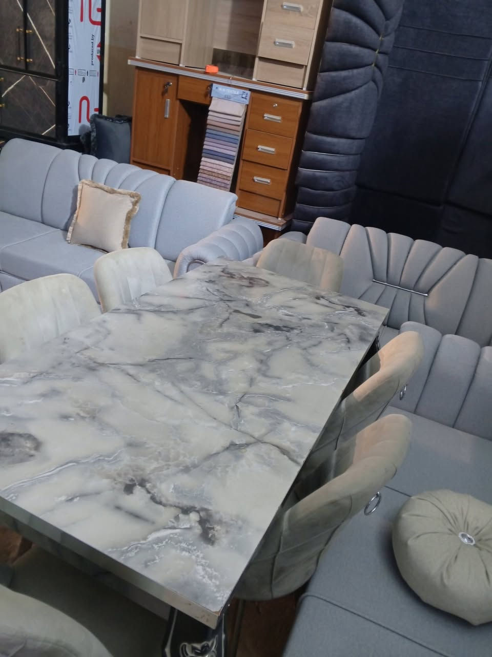 ميز طعام ٦ كراسي العد ٦ مستعمل شي قليل نضافه فول وبسعر مناسب العنوان تكريت شارع  الزهور لحولي مقابل مدرسه كنوز لهليه مجاور مجمع رداد للنشائيه 

للاستفسار اكثر تصال على الرقم الهاتف او مراسله ع واتساب 
***********
***********
