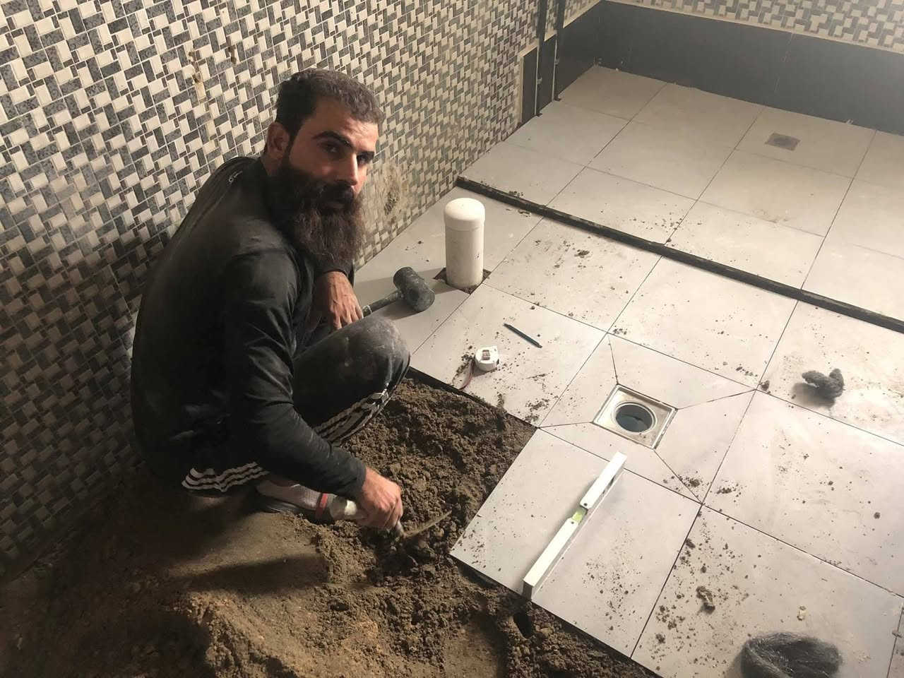 السلام عليكم ورحمة
خلفيه سيرمك شغل درجة اولى متفرّغ 
بغداد هاتف ***********
