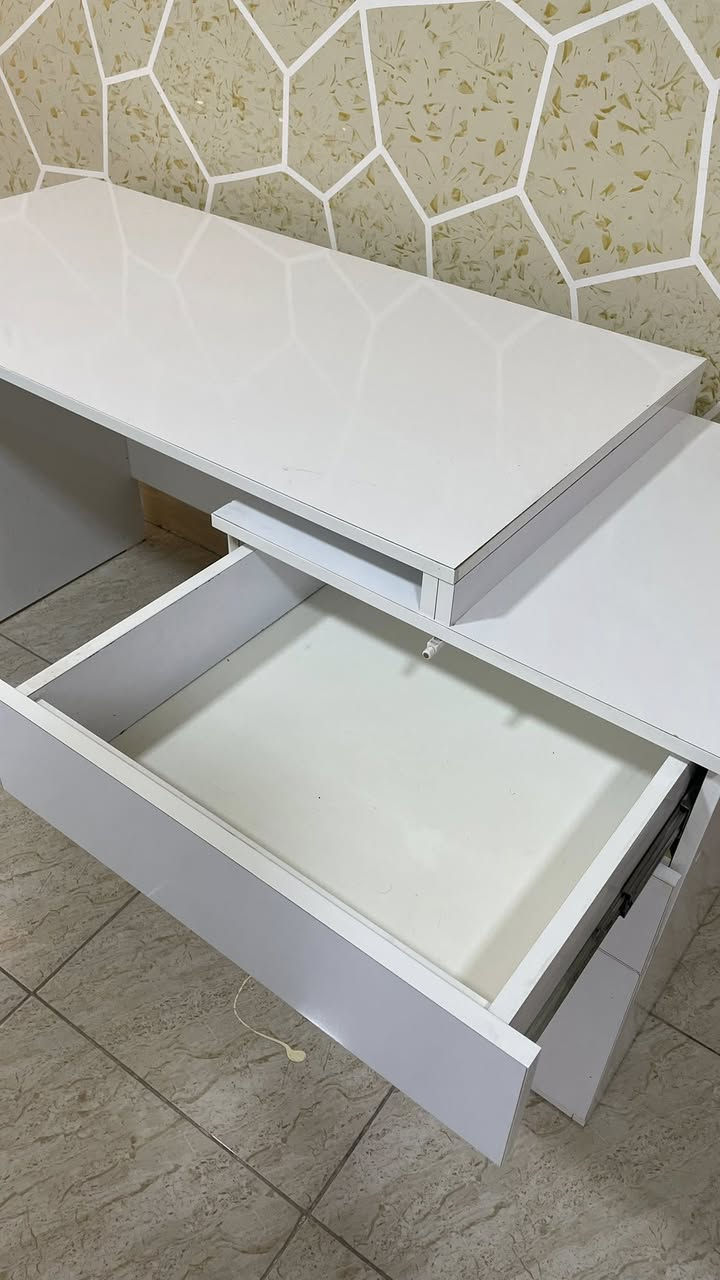 ميز مكتبي للبيع بحاله ممتازه  ب 80 وبيها مجال
طولها 1.5 متر 

عمقها 60cm 

ارتفاعها 80cm

مكاني كركوك


**إذا كنت صاحب هذا الإعلان وتريد حذفه لأي سبب، رجاءا أرسل رسالة إلى الدعم الفني**