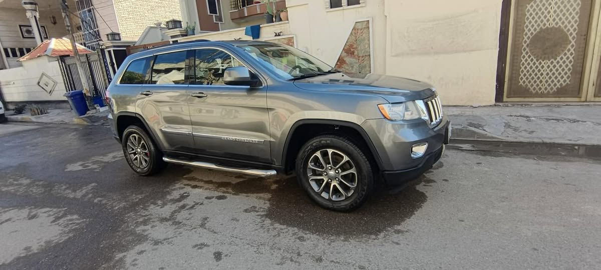 السلام عليكم للبيع جيب لاريد موديل 2012 رقم بغداد الماني الجديد تحويل مباشر وارد أمريكي بدون حادث السيارة بيها صبغ 
أربع قطع فول مواصفات بصمة وجلد محرك ٦سلندر مامفتوح 
فتحة ماشية 60  ميكانيك جديد كهربائيات كلة شغال وبعد بيها مواصفات 
السعر155 وبيها مجال 
مكان بغداد البلديات 
***********
