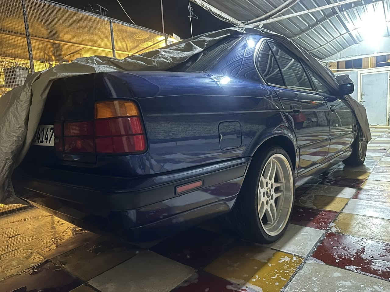 ﷽
مكان السيارة بابل 
***********

1-بي أم BMW

2-سيارة حجم اصل 525 مكينة مسكر فانوس

3-موديل 1992
4-سيارة صبغ عام فقط للجمالية
5-اللون نيلي
6_سقف سلايت
‏سيارة حلوو📦🔥
‏أربع جامات كهربائي 
غرفة جلد كهربائي
وين M
تبريد ثلج ❄️ 
صدر خلفية امامي كلشي حدادية جديد 
سيارة ما بيه برغي نقص كلشي على البلاد واضح 
موجود صورة وفيديو كامل للسيارة 
شرط التحويل ثاني يوم  
هزة وسنوية جديد
السعر88 وبيها مجال
