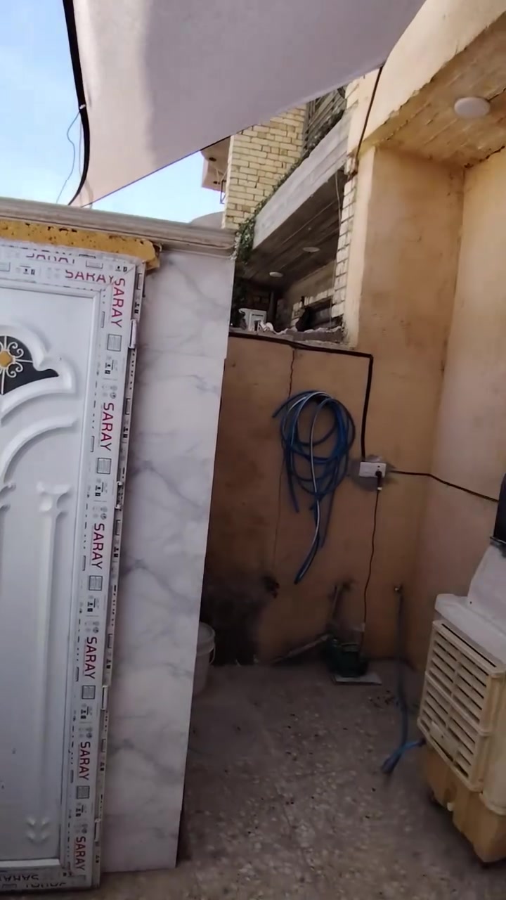(متاح) سلام عليكم بيت مساحه (65)مقاطعه (2/8) زراعي سند (25) يحتوي على كراج حمام خارجي استقبال +صاله +مطبخ حار حمام داخلي +غرفه جوه جبيره +بيتونه أو سطحين ألبيت طابق وأحد جاهز من كل شي هذه رقمي للشراي ***********

