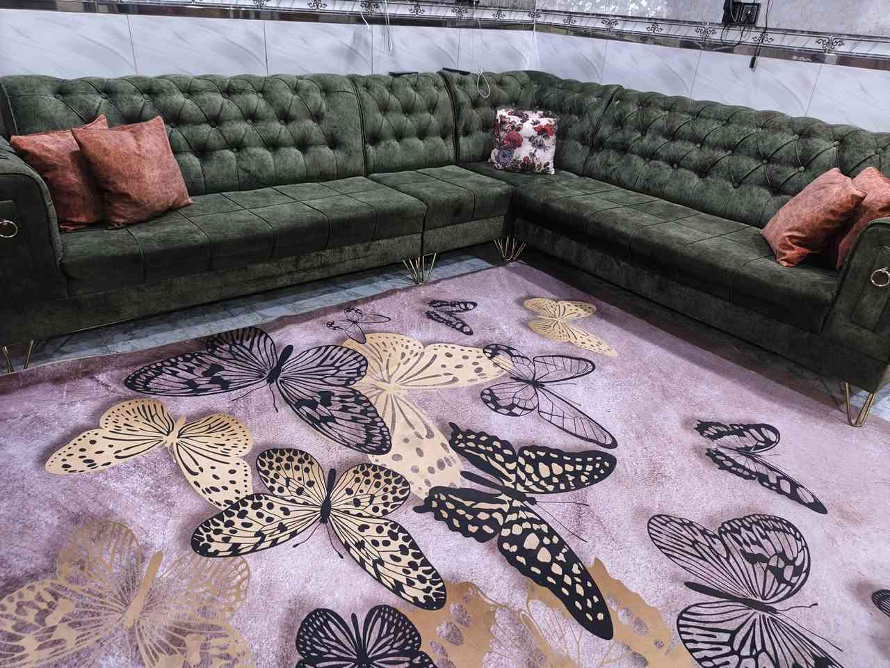 الديوان 14 مقعد مع الطبلات سعره ٤٥٠ 
اخو الجديد شخط مابيه تسكام قوي جداا

عنواني التراث 
***********
