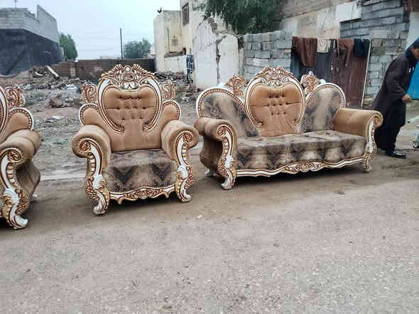 تخم ملكي للبيع ١٠ مقعد سعر ٣٠٠وبي مجال مكاني ديالى سيف سعد
***********
***********
