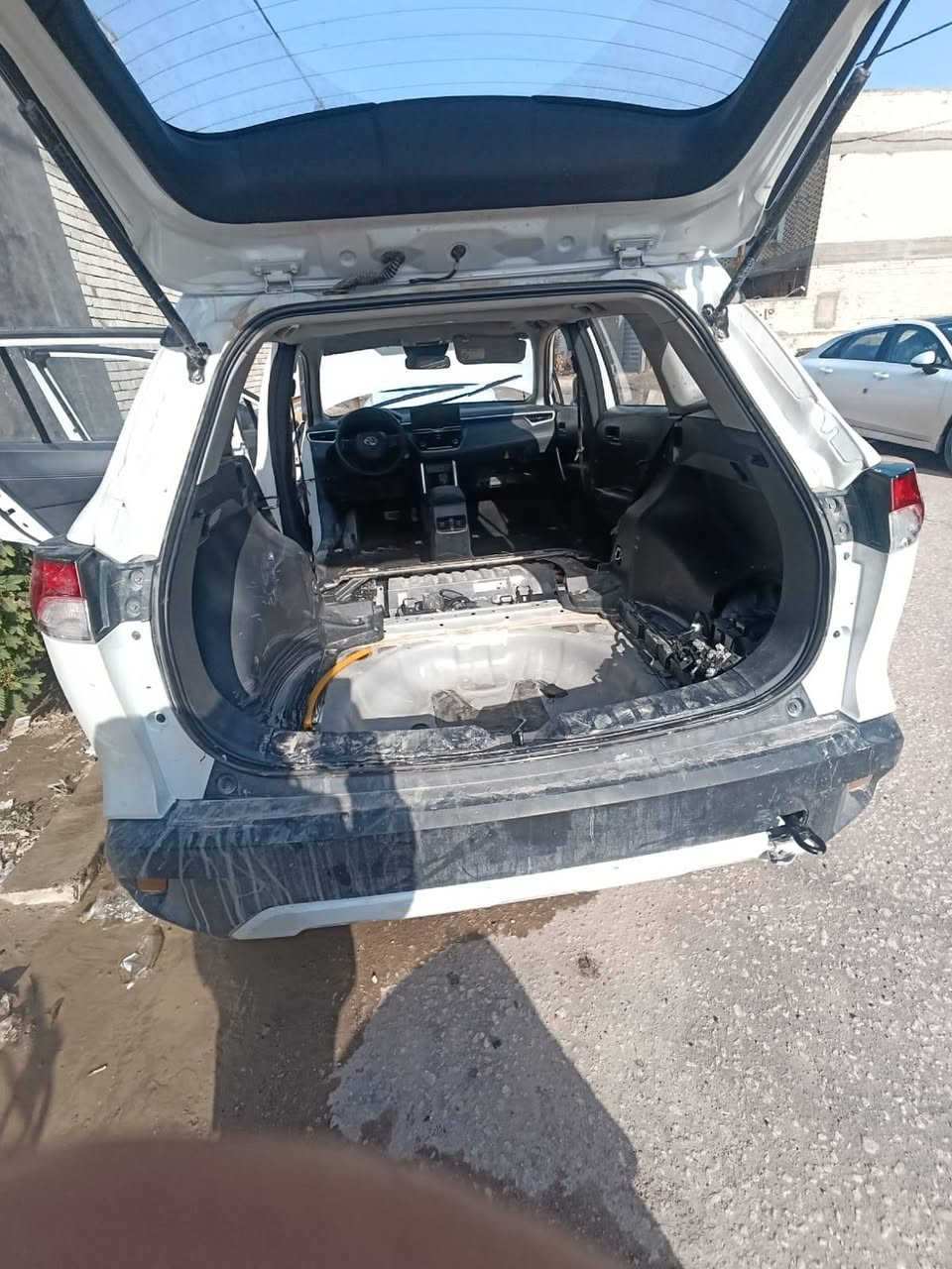 كورلا كروس للبيع السيارة داخلله مي مطر *********** مكاني نجف
