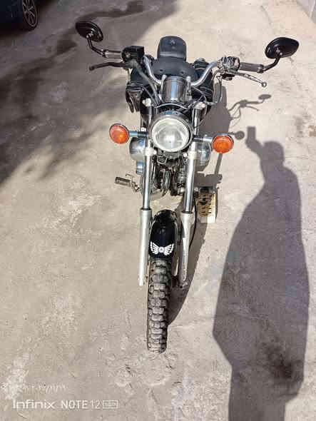 Yamaha 250cc
السلام عليكم شباب ... 
ياماها ربع للبيع بسعر مناسب 
دراجة جاهزة عليه ادامه كاملة 
محرك 
كير 
كلجات
 بريك امامي خلفي 
دبلات امامي خلفي 
كهربائيات كله شغالة اشارة هورن لايت 
كشر جديد 
متصرف عليه بس دهن وبانزين 
السعر قفل 750 الف مابي عمله 
وبالخير ع الشراي 
تواصل وتساب فقط ***********
مكاني بغداد الكرخ .
