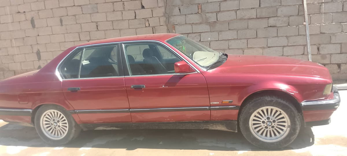 السلام عليكم للبيع بي ام 730 مكينه وقير شرط سياره امبار مشروع وطني مداور مباشر موديل  93 وارد ياباني مكان السماوه شراي بخير ويدلل ويريدها يتصل على الرقم ‏‪***********‬‏
