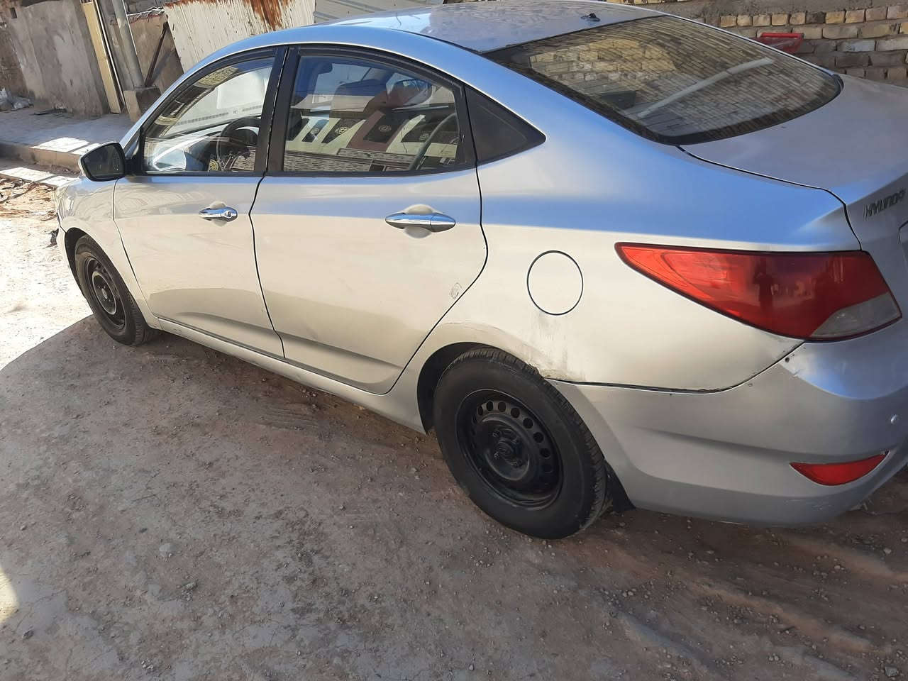 السلام عليكم 
سيارة هونداي اكسنت موديل 13 خليجي مكينة 1600 رقم ذي قار انكليزي سيارة بيها مكانات صبغ أثر شخوط بسيطه لا توجد دعمه 
(السعر 80 وبيها مجال )
مكان السيارة : الديوانية قضاء الشامية 
للأستفسار اكثر على الرقم :
***********
