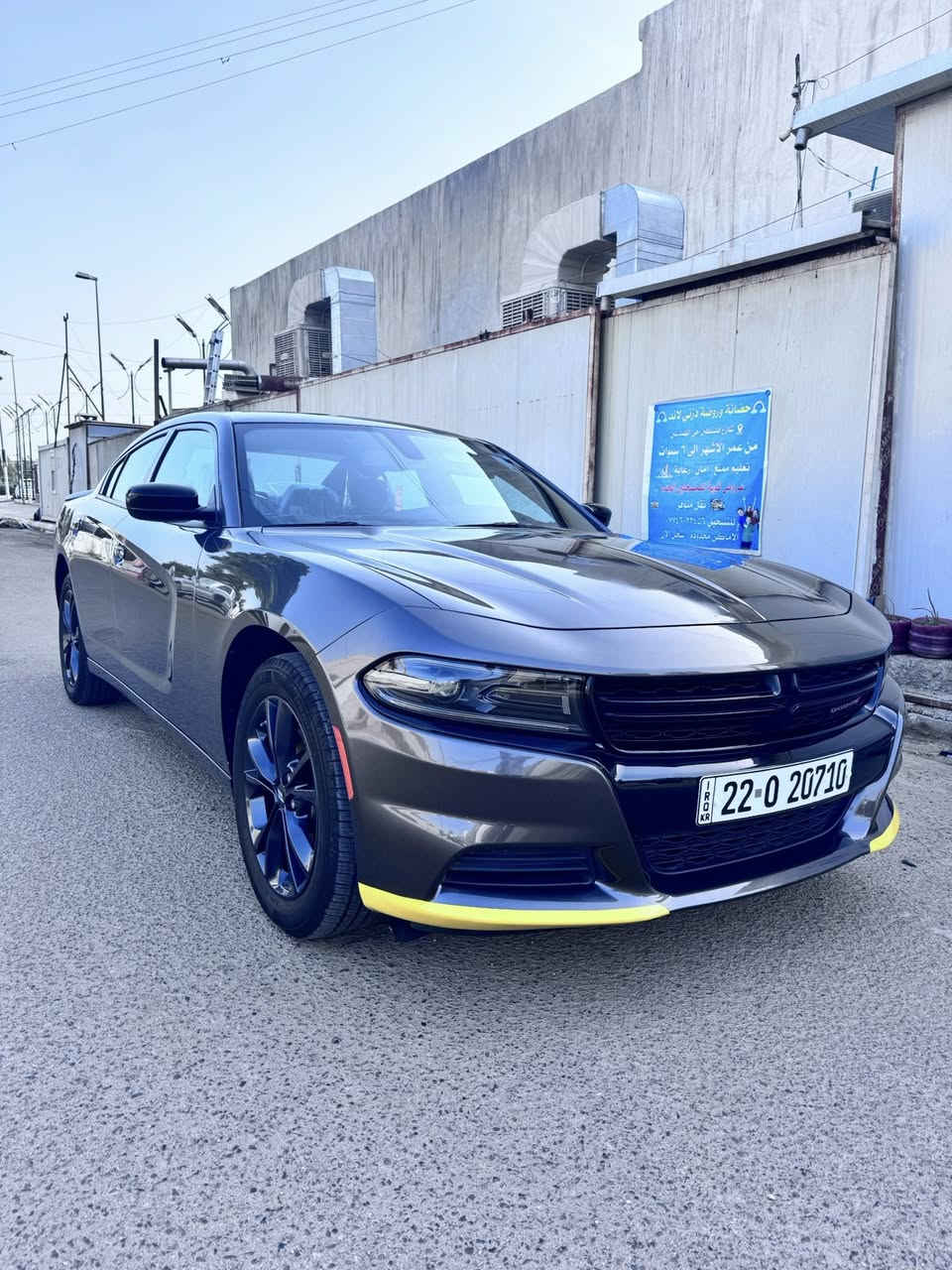 السلام عليكم للبيع جارجر موديل 2023 
دخول جديد رقم اربيل 
فور ويل  
مكينة 3600  
حادثها دعامية وحافت  البنيد والصور بل منشور 
ايرباك طاك 
السيارة جديدة بمعنى الكلمة لوك 

ماشية 12 الف اللة وكيلك بل كارتون 

تريد تحويل تريد وكالة

السعر 255 وبيها مجال 

العنوان بغداد شارع الاورفلي 

لتواصل ***********
