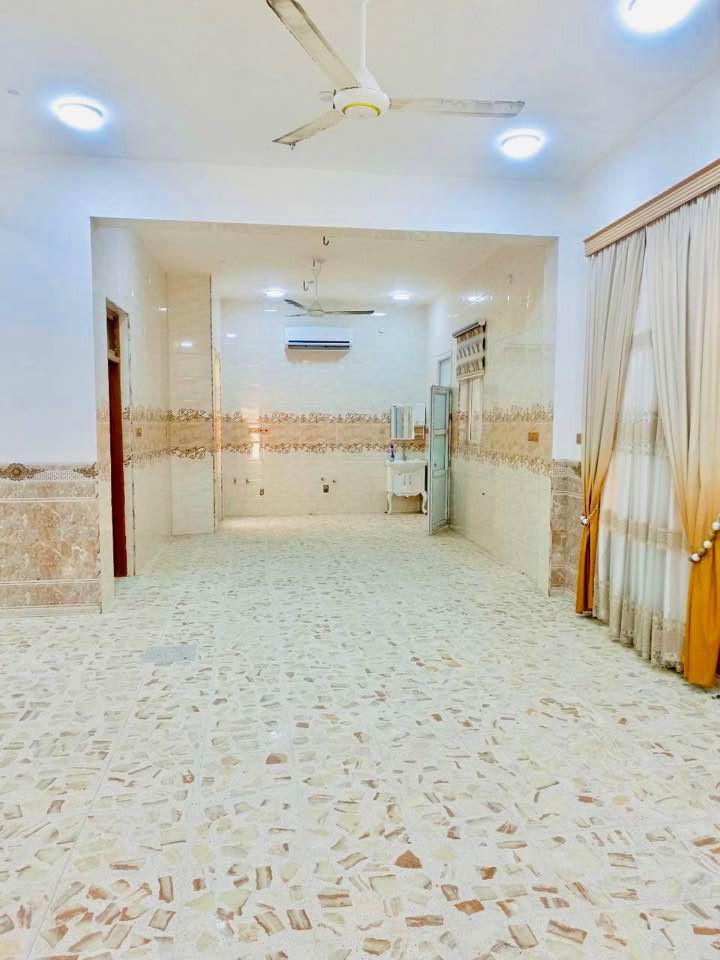 السلام عليكم 
دار 200 متر للبيع الاساس صب بناء طابوك نهروان سقف صب يحتوي على غرفه سويت او صاله او مطبخ واستقبال او صحيات داخليه وخارجيه  

شغل مال  جناي درجه اولى 

السعر (75)مليون او بي مجال
 العنوان: النجف الاشرف / كوفه /شار ع المعمل /الفرع المقابيل مدرسه علي الرماحي يبعد عن الشارع 100متر 

للاستفسار مكتب المهندس 
***********
***********
