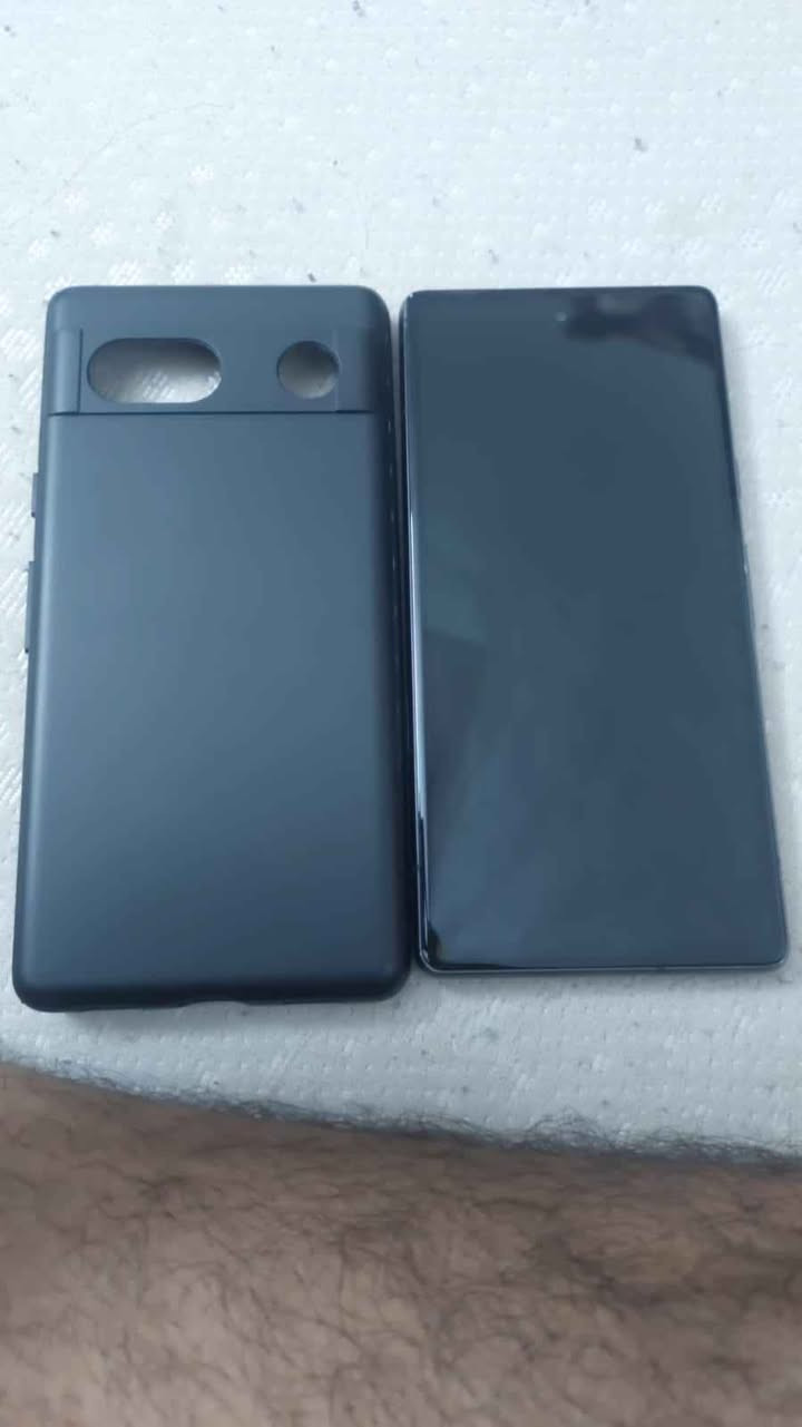 Google Pixel 7a (لقطة زيرو)
الجهاز غني عن التعريف، نظافة 100% (شخط ما بيه) وكلشي شغال ومفول ع الفحص (شاشة، صوت، بصمة، كاميرات، تحديثات، فلاش).
الشاشة: OLED بسلاسة 90Hz ألوان خرافية.
الكاميرا: كاميرا كوكل الذكية (تصوير احترافي ينافس أجهزة المليون دينار).
المعالج: Google Tensor G2 أداء قوي وسريع جداً.
النظام: أندرويد خام وخفيف من شركة كوكل مباشرة (بدون أي تعليق).
الملحقات: وياه كفر بلادي.
الموقع: بغداد - الغزالية
رقم الهاتف ***********
اقبل مراوس حسب القناعة 
الجهاز بيه ضمان من الاعطال لمدة شهر 
السعر خاص بغداد, العراق
