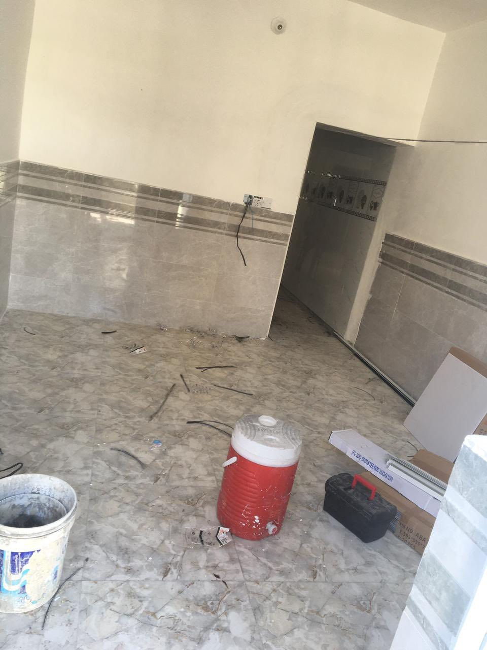 السلام عليكم 
دار للبيع بسعر مناسب 
المساحة 100 متر مربع ✅ 
الواجهة 5 نزال 20 
محتويات الدار الطابق الارضي غرفة نوم
وصالة ومطبخ واستقبال 
الطابق الاول معزول بدرج خارجي 
نفس تصميم القاط الارضي
الدار حاليا مؤجر 
يرهم استثمار ايجار كل طابق وحدة 
العنوان حي العسكري الثاني 
شارع المركز الصحي الصب العالي ثالث فرع على اليسرة
فرع عماد الحداد ثالث بيت ع اليسرة
للاستفسار الاتصال على الرقم 
او واتساب 
***********
