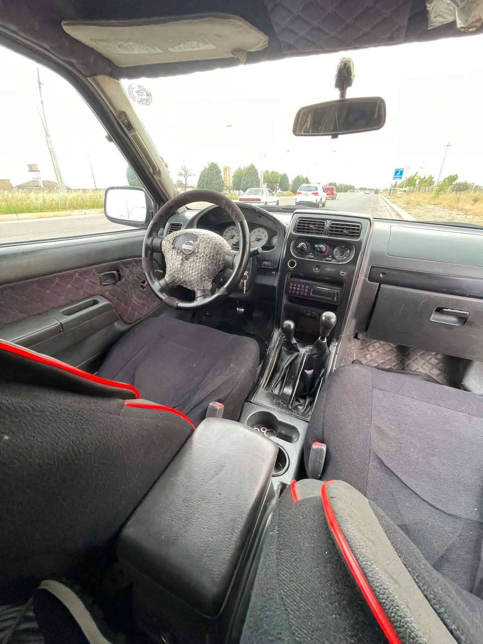 پیکاب نیسان 2002مەکینە بەخ گێر مەکینە دەبل گێر ئەکسل خرامە تحویل وەکالە هەموی بشرتە 4تای نوێ لەسرە 1دینار مسرفی نیە هەموو گیانی بشرتە سنەوی تازە خلاس بوە سیارەکە بۆ جوانی پەمپ کراوە  جەمپیکی زۆر خفیفی پێشی هەیە مشتری تەلەفۆن بکە جوابی جات نادەمەوە شوێن هەولێر ژمارە  *********** أربيل, العراق
