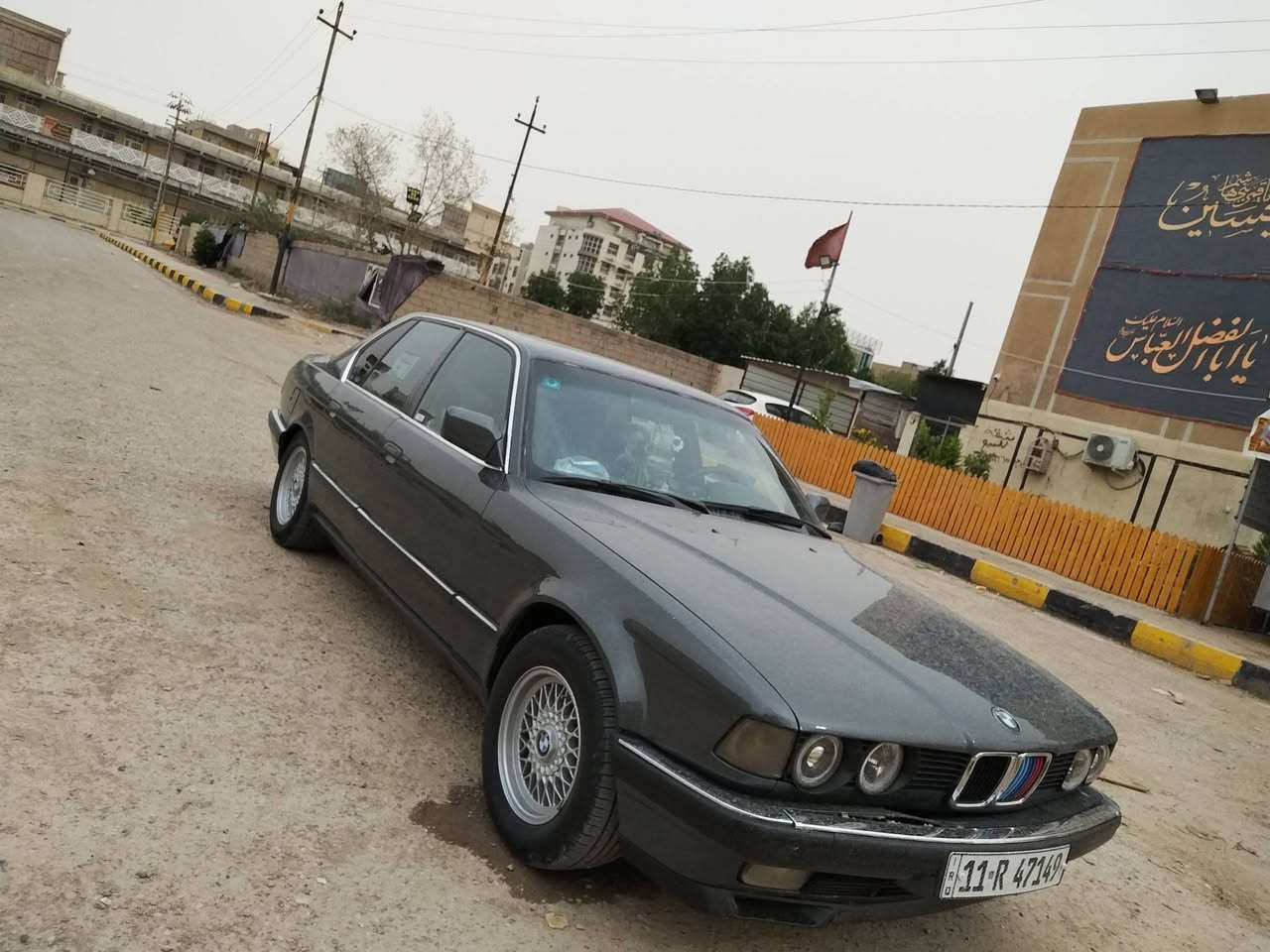 سلام عليكم بي ام حجم 735 موديل 91 مراوس حسب قناعه 
كير ومحرك جديد مكفولات تبريد شغال تخم تاير دبلات كله جديد غرفه جديده اسياره بسمي هزه جديده اسياره مكفوله من ضربه مصبوغه جماليه بس وعندي صوره قبل صبغ  جارده سياره بلاديه مكان سياره بلكوت مال جناي ومتعوب عليه السعر 70  وبيه مجال اتصال ***********
