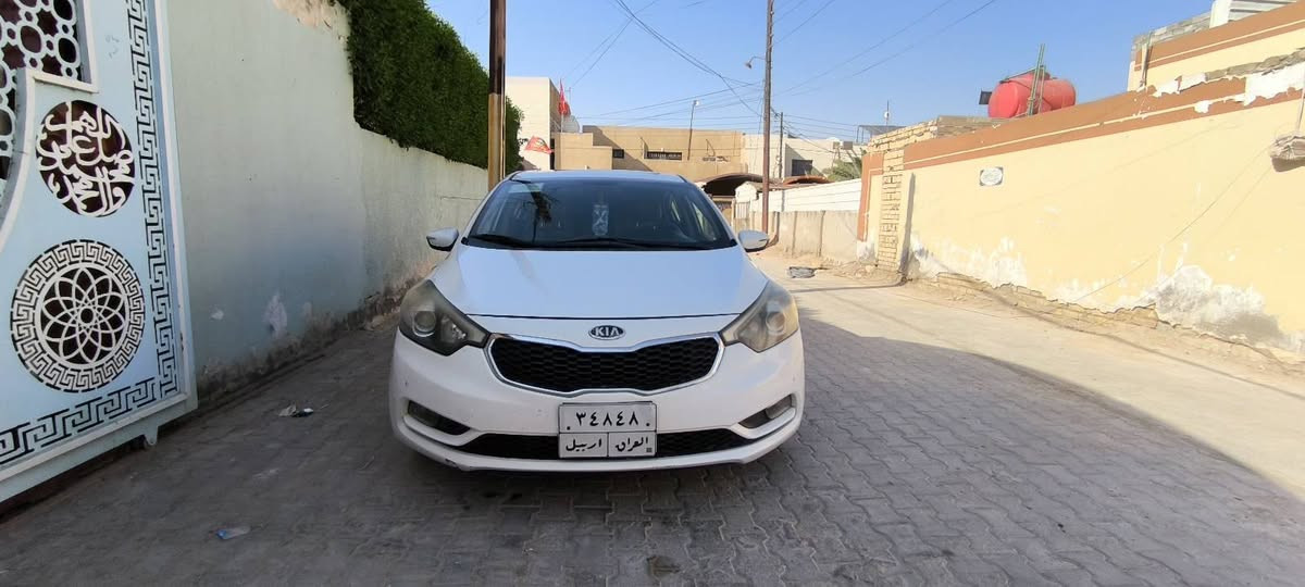 السلام عليكم سيراتو موديل 14 فول مواصفات للبيع تبديل باب العبري فقط  وربع من الدوسة السعر 118 وبيها مجال 
للاستفسار 
***********
