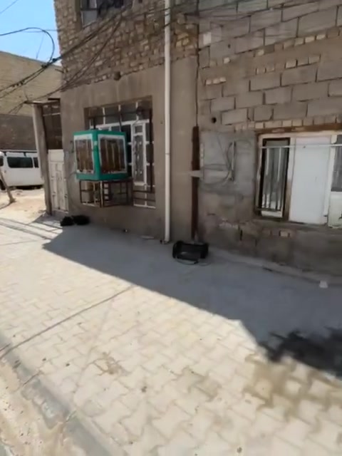 ‏ سلام عليكم بيت للبيع شارع أبو دراج بيت 50 متر ثلاثة تطابق بسعر مناسب يحتوى البيت طابق الأول استقبال وصالة وغرفة نوم الطابق الثاني يحتوي على غرفتين نوم وصالة الطابق الثالث يحتوي على صالة مفتوحة كبيرة ￼ سعر خاص الرقم￼ *********** اتصل أو واتساب

