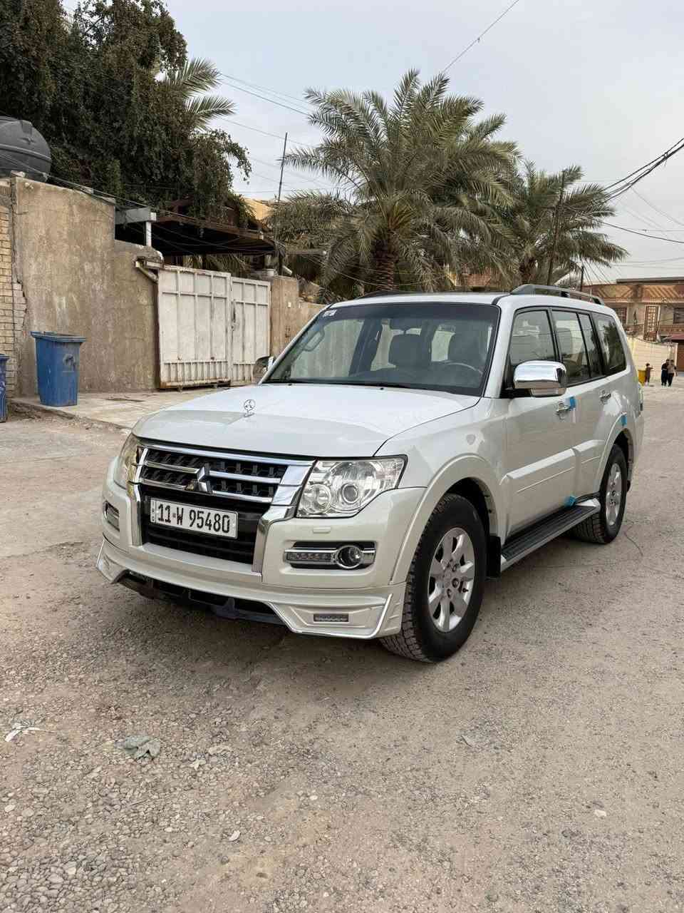 سلام عليكم ورحمة وبركاته
باجيرو. موديل 2015 حبتور فول واحد على واحد  
ومكفوله كفاله عامه ماعده طخه بسيطه بل جاملغ امامي 

صدر امامي خلفي جديد 
تخم تاير جديد 
مكينه 3500 خير من الله 

سياره بسمي. تحويل مباشر رقم دولي 

سياره جاهزه وخير من الله مال جناي 

سعر 165وبيه مجال حك الجيه انشالله 

عنوان بغداد 

رقم الهاتف ***********
