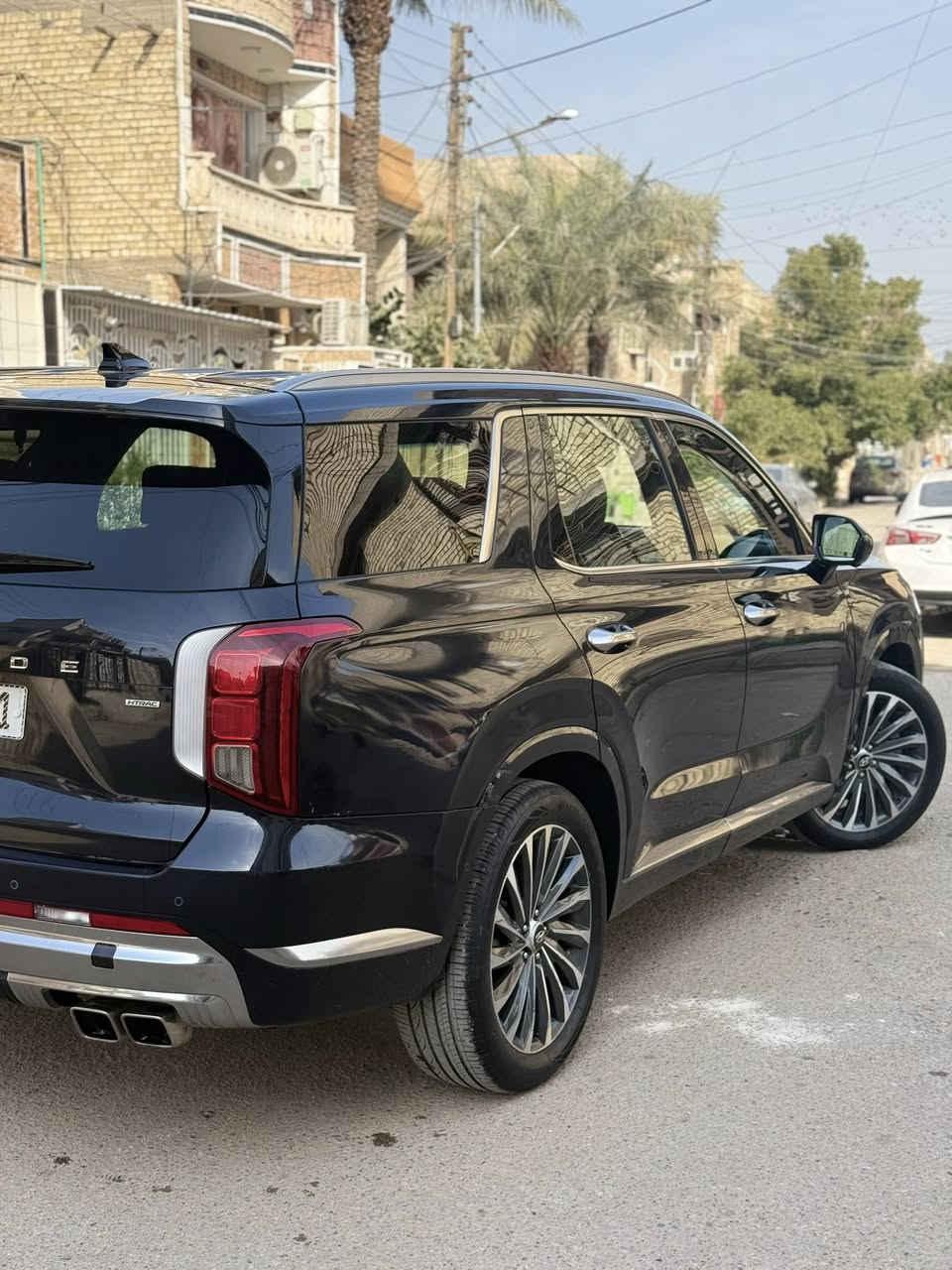 السلام عليكم للبيع هونداي بلسايد  2024 لون نيلي كلكرافي فوول للخير  رقم بغداد أمريكي مكينة 6 سلندر
حادث السيارة كما موضح بالصور وبيها سونار فحص  ايرباك ستيرن فقط  ( حادث بسيط ) ليبل واحد 
مواصفات السيارة فول بصمة  كشنات جلد كهرباء تدفئة تبريد 7
راكب 3 قطع تبريد مري شفط ترحيب باليدات مال بوب كامرة خلفيا رادار امامي وخلفي توقف ذاتي تحديد مسار حساسات امامية خلفي مانع انزلاق سايد بريك بصمة مانع انحدار سيارة فول مواصفات
(ماشيه 14  الف فقط)
مكان السيارة بغداد البلديات 
السعر (260) سعرها نهائي قفل من الاخير 
رقم الهاتف***********
