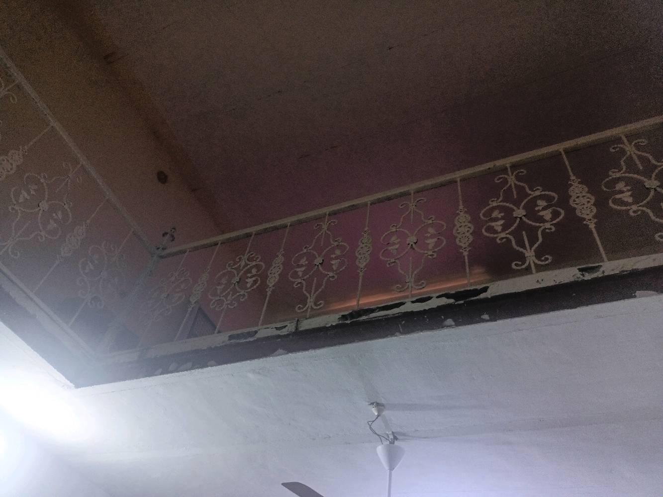 بيت للبيع مساحة 200متر حي عبجية قرب اعدادية النباهة للبنين  
بناء كامل كلة طابوك والسقف عكادة غرفتين ومطبخ وصالة واستقبال وصحيات 
