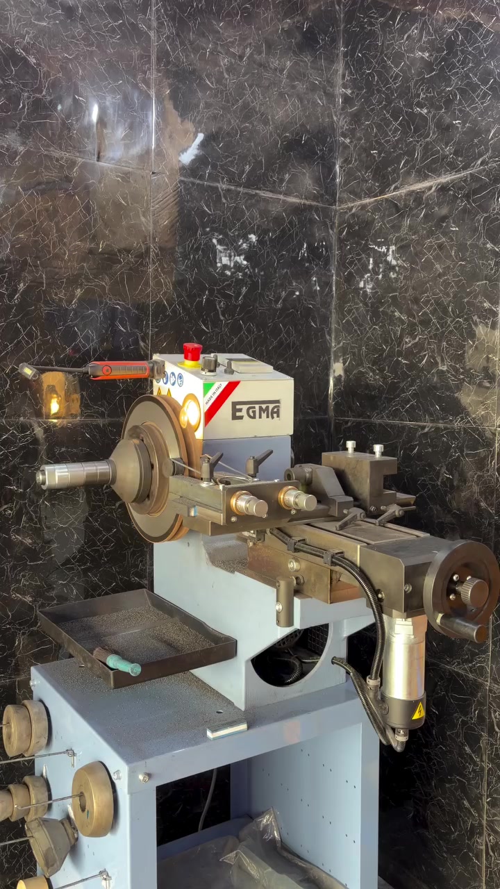 جهاز EGMA الايطالي من افضل الأجهزة في العالم لچراخة الفلنجات دقة مايكرونية مركز النصراوي يوفر سيرفس متكامل لمنظومة الابريك المكابح مع ضمان في العمل 
📱***********
