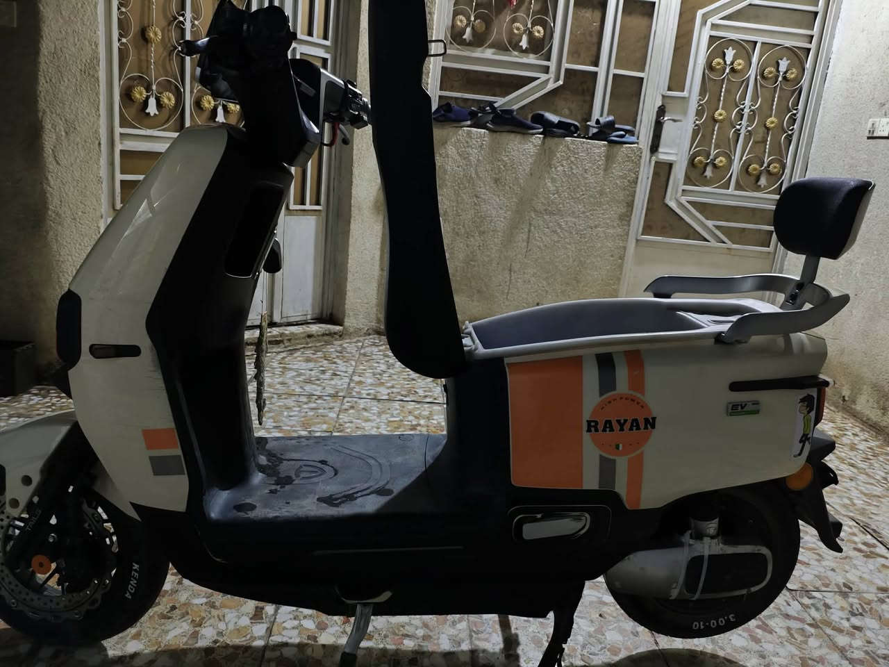 سلام عليكم دراجه شحن للبيع نوع رياان دراجة نظيفة ما بيه أي ضرر واني منزله رمبه بطاريات مالته بلادي ما بدل  شي بيه السعر 600 وبيه مجاال للشراي الرقم ‭0771 327 2517‬ العنوان  العبيدي الرئاسة شارع 20
