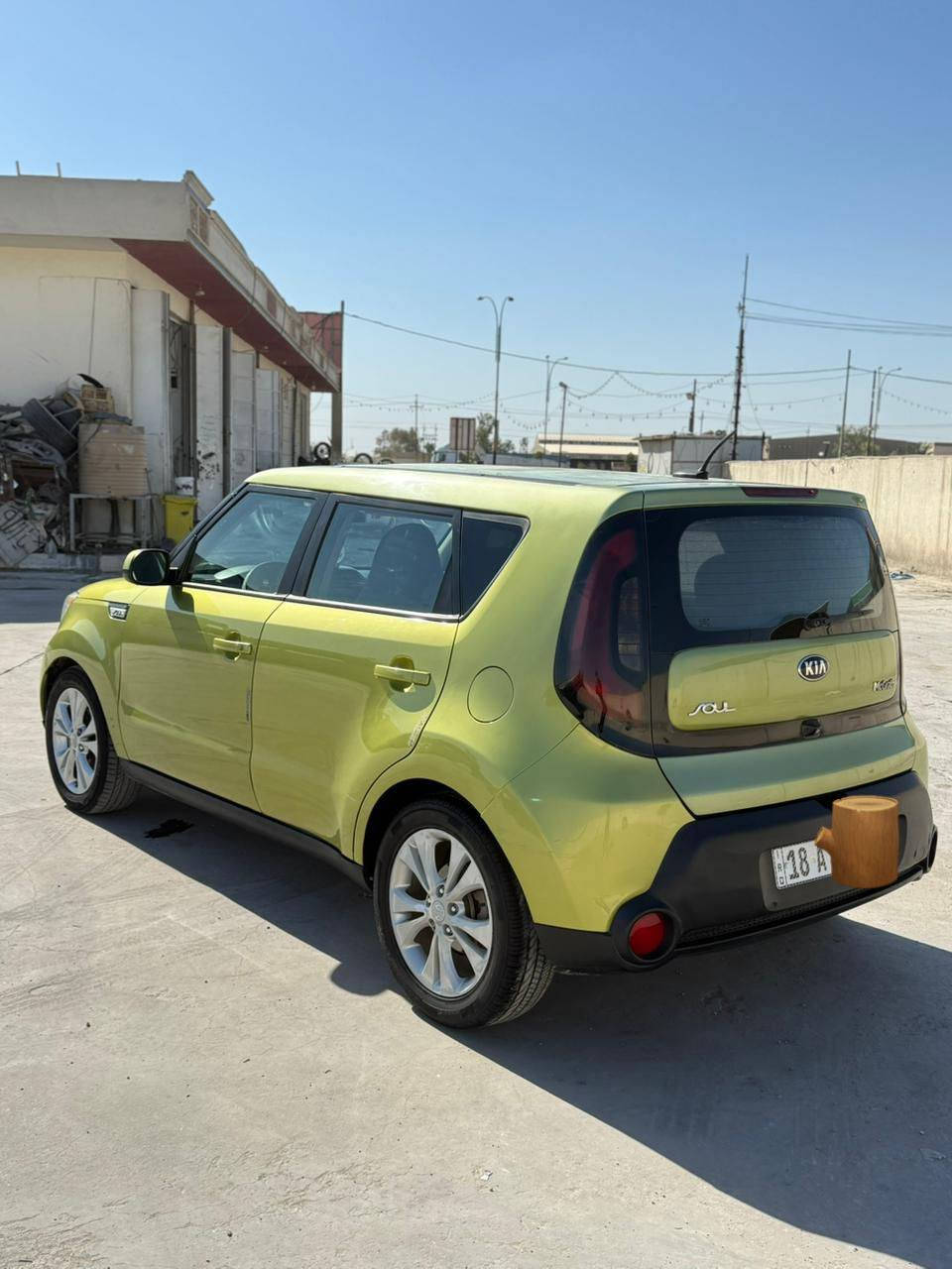السلام عليكم 
كيا صول 2015 حجم المكينه /2000
وارد امريكي  حادث جاملغ وبنيد
 مصبوغه حزام اثر (جراد) 
بدون تكم ليبل  واحد  
ماشيه84    ميل 
مواصفات 
شاشه كبيره
تحكم 
بلوتوث
السعر 110وبيه مجال 
***********
مكان حلة مركز المدينة
ممتواجدين ع الفيس الاتصال ع الرقم ❤️
