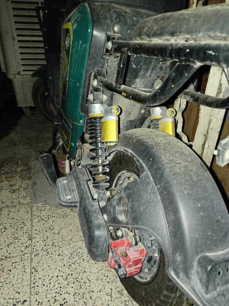 السلام عليكم للبيع درجه شحن نضيفه نقص بطاريات الباقي كله جديد السعر ١٥٠الف،***********
